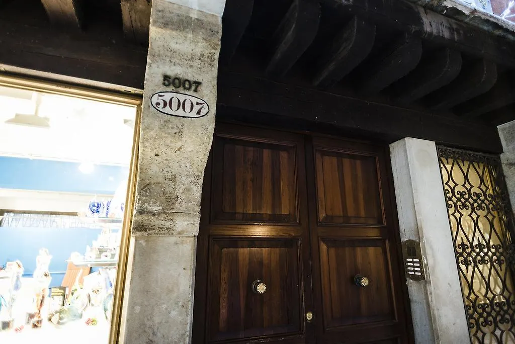Myplace Rialto Apartments Venice